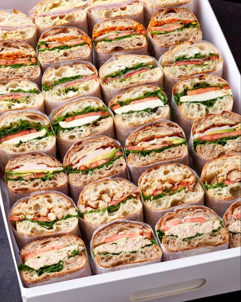 Sandwiches Catering, Baguette Sandwiches, Paris Baguette, Party Food Buffet, Catering Ideas Food, Party Food Platters, Picnic Food, Buffet Food, Birthday Food