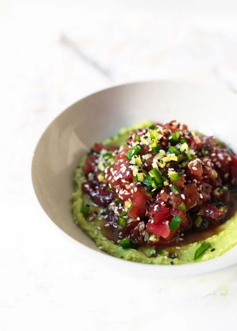 Tuna Tartare Plating, Poke Tuna Recipe, Nikkei Cuisine Recipes, Tuna Tartare Avocado, Tuna Tartare Recipe, Tuna Appetizer, Tuna Bowl, Tuna Dishes, Tartare Recipe