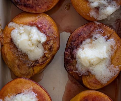 Mascarpone Roasted Peaches | Giangi's Kitchen Roasted Peaches, Peach Pork Chops, Raspberry Salad, Pear Sauce, Baked Peach, Mascarpone Cream, Gratin Dish, Peach Desserts, Whats For Lunch