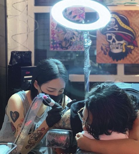 Aesthetic Tattoo Artist, New Tattoo Aesthetic, Tattoo Making Aesthetic, Tattoo Job Aesthetic, Doing Tattoo Aesthetic, Get A Tattoo Aesthetic, Tattoo Session Aesthetic, Getting Tattoos Aesthetic, 2024 Vision Board Tattoo