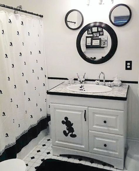 See this Instagram photo by @disney_at_home • 12.6k likes Disney Dorm, Mickey Mouse Bathroom, Disney Bathroom, Dorm Room Styles, Cookies Wedding, Disney Room Decor, Disney Bedrooms, Disney Rooms, Bathroom Themes