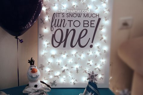 Winter Birthday Party Ideas, Frozen First Birthday, Winter Wonderland-party, Winter Birthday Party, First Birthday Winter, Winter Wonderland Birthday Party, Winter Onederland Birthday Party, Onederland Party, Winter Onederland Party