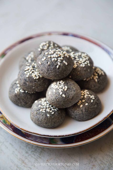 Chinese Black Sesame Cookies Black Sesame Cookies, Black Sesame Cake, Sesame Cookie, Black Sesame Paste, Chinese Desserts, Sesame Cookies, Chinese Dessert, Black Sesame Seeds, Black Sesame