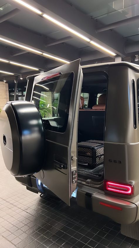 G Wagon Inside, G Wagon Interior, Dream Cars Mercedes, Lux Cars, Car Goals, Luxury Lifestyle Dreams, Luxe Life, Luxury Aesthetic, Fancy Cars