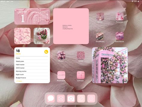 Ipad Aesthetic Customization, Pink Aesthetic Ipad Setup, Ipad Homescreen Ideas Pink Widget, Ipad Homescreen Ideas Aesthetic Pink, Pink Ipad Homescreen Ideas, Pink Ipad Aesthetic Layout, Andrea Aesthetic, Ipad Homescreen Ideas Pink, Ipad Ideas Homescreen