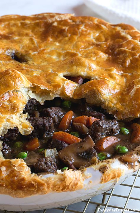 Savory Steak and Mushroom Pot Pie Recipe Mushroom Pot Pie, Steak And Mushroom Pie, Beef And Mushroom Pie, Beef Cubed Steak, Mousse Au Chocolat Torte, Beef Pot Pies, Cold Weather Comfort Food, Mushroom Pie, Pie Maker