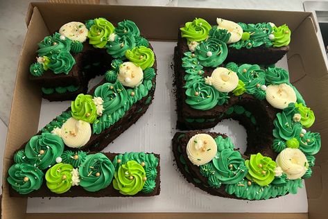 Cutest cake for a st pattys day themed party! Green Number Cake, Green Cake, Number Cake, Number Cakes, St Pattys, St Pattys Day, Cute Cakes, Themed Party, Party Themes