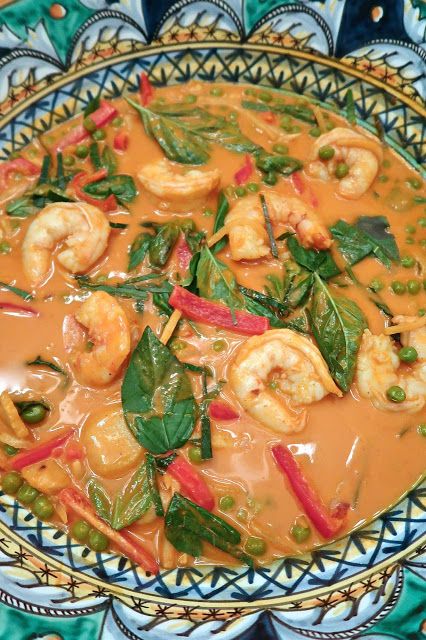 Scrumpdillyicious: Thai Shrimp Curry with Coconut Milk: Chu Chi Goong... Recipes With Coconut Milk, Thai Prawn Curry, King Prawn Recipes, King Prawn Curry, Thai Shrimp Curry, Recipes With Coconut, Curry With Coconut Milk, Red Curry Sauce, Shrimp Curry