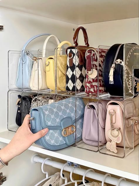 Purses Organization Ideas, Closet Storage Accessories, Bags Organizer, Handbag Display, Room Organization Bedroom, Bathroom Decor Ideas Colors, Dressing Room Design, Room Makeover Inspiration, Small Bathroom Decor