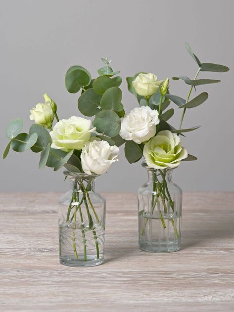 Bud Vase Greenery, Small Vase Flower Arrangements, Mini Vases With Flowers, Centerpieces Bud Vases, Wedding Bud Vases, Vase Centerpiece Wedding, Small Vase Centerpiece, Simple Floral Centerpieces, Small Vases With Flowers