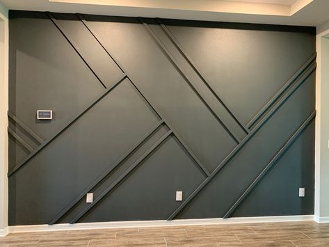 Accent Wall Dark Gray, Dark Wall Panelling, Gray Accent Wall Living Room, Modern Wall Design Ideas, Geometric Wall Paint Patterns, Design Wall Ideas, Dark Gray Office, Modern Wall Design, Sculptures Abstract