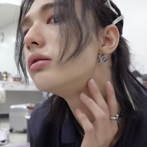 hyunjin icon #hyunjin #straykids Double Ear Piercings, You're So Pretty, Hair Icon, Straykids Hyunjin, Ear Piercings, Ear Cuff, Piercings, Diamond Earrings, Pearl Earrings