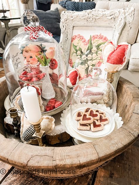 Fireplace Makeovers, Vintage Valentine Crafts, Romantic Centerpieces, Cloche Decor, Vintage Valentines Decorations, Fun Fall Decor, Tv Wall Decor Ideas, Collection Displays, Cloche Domes