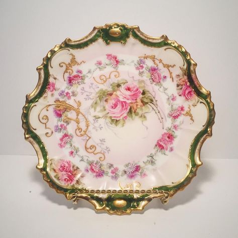 Antique Limoges France Coronet Plate French Hand Painted Floral & Heavy Gold Description: A beautiful Limoges Coronet hand painted floral dessert plate circa 1905-1914 from the mark on the back. Made Floral Dessert, Antique Haviland Limoges, Limoges China, Plate Wall Decor, Antique Dishes, Pretty China, Beautiful China, Antique Plates, Porcelain Roses