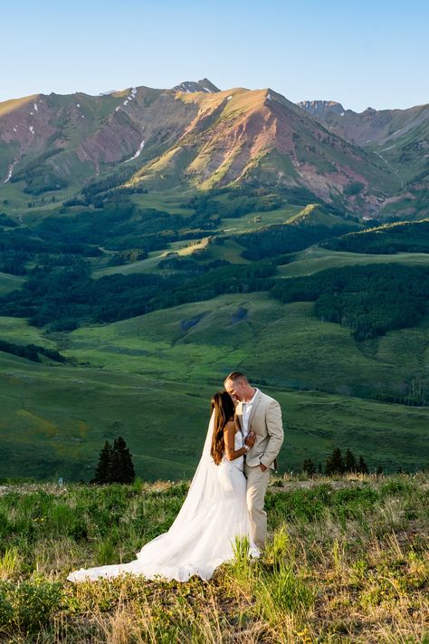 Escape to the breathtaking peaks of Crested Butte for a truly luxurious mountain elopement. Discover the perfect blend of adventure and romance as you say 'I do' surrounded by nature's majestic beauty. Elevate your love story at this high-end destination, where unforgettable memories await. Check out my Crested Butte Elopement Guide as well as a Gallery Blog showcasing this stunning Elopement!! Crested Butte Elopement, Crested Butte Wedding, Elopement Guide, Colorado Photography, Colorado Engagement, Crested Butte, Mountain Elopement, Elopement Locations, Unforgettable Memories