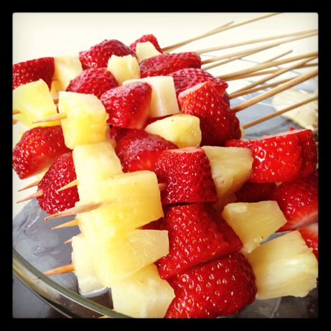 easy pineapple and strawberry skewers Strawberry Skewers, Man Snacks, Birthday Party Man, Ironman Party, Iron Man Birthday Party, Pineapple And Strawberry, Avenger Party, Iron Man Party, Ideas For Birthday Party