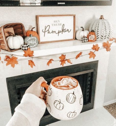 Fall Room Decor, Cozy Fall Decor, Fall Decor Inspiration, Halloween Tattoo, Fall Thanksgiving Decor, Fall Bedroom, Fall Deco, Farmhouse Fall Decor, Fall Halloween Decor