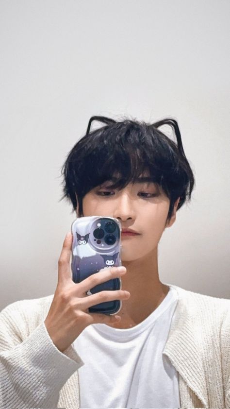 Seonghwa Cute Pics, Seonghwa And Toothless, Seonghwa Short Hair, Park Seonghwa Cute, Seonghwa Boyfriend Material, Seonghwa Wallpaper, Toothless Wallpaper, Hoodie Roblox, Seong Hwa