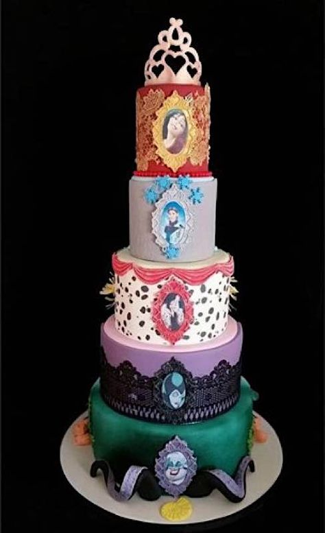 Disney Villain Cake Ideas, Disney Villains Cake, Disney Villain Party, Camo Wedding Cakes, Dragon Cakes, Shoe Cakes, Halloween Infantil, Purse Cake, Cake Wrecks