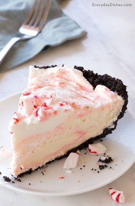 Peppermint Pie with Chocolate Cookie Crust Recipe Cookie Crust Pie Recipes, Christmas Dessert Recipes Pie, Chocolate Peppermint Pie, Peppermint Pie Recipe, Christmas Creatives, Christmas Supper, Peppermint Pie, Candy Cane Pie, Cookie Crust Recipe