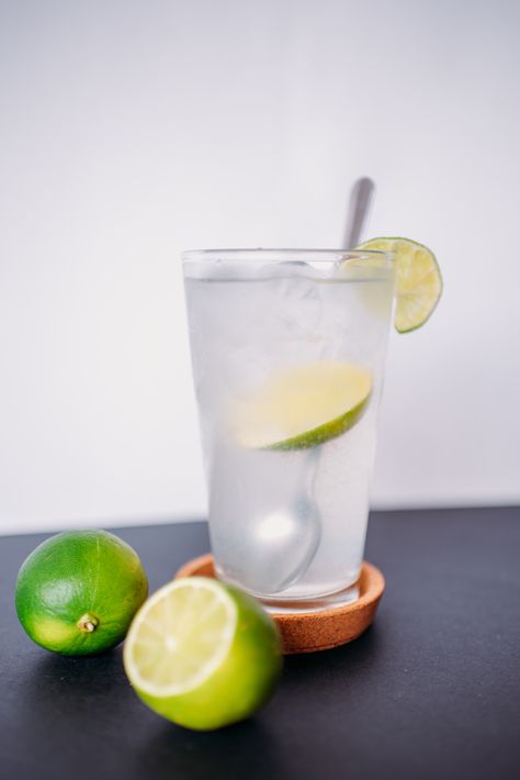 Vietnamese limeade is Viet Nam's equivalent of lemonade. Like its American counterpart, limeade is a great drink for a hot summer's day. Vietnamese Limeade, Roasted Almonds Recipe, Limeade Drinks, O Taste And See, Limeade Recipe, Fresh Squeezed Lemonade, Drink Cart, Soda Recipe, Work Meals