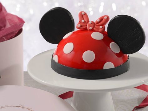 Decorate Your Own Cake, Dome Cake, Chocolate Pinata, Disney Inspired Food, Patisserie Cake, Pinata Cake, Cake Decorating Classes, Spring Cake, Minnie Mouse Cake