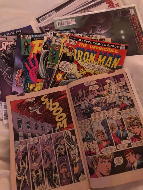 Comic Book Nerd Aesthetic, Spiderman Comics Aesthetic, Superhero Comic Aesthetic, Old Comic Books Aesthetic, Comicon Aesthetic, Geekcore Aesthetic, Miles Core Aesthetic, Comic Nerd Aesthetic, Nerd Aesthetic Men