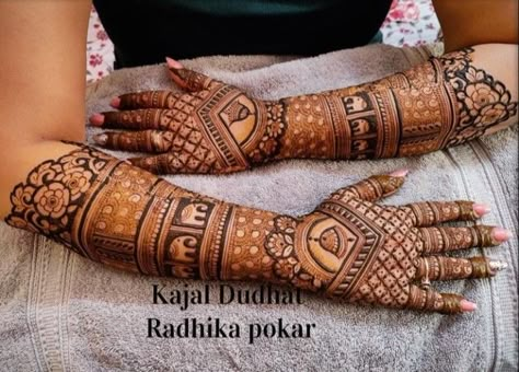 Side Henna Designs, Short Hand Mehndi, Bridal Back Hand Mehndi, Bride Mahendi, Wedding Mehendi Designs, Indian Mehendi Designs, Back Mehendi, Hand Mahendi, Simple Back Hand Mehndi