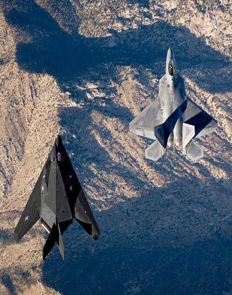 ✿⊱╮SyMtEx ✿⊱╮ F 22 Raptor, Stealth Aircraft, Us Military Aircraft, F22 Raptor, Airplane Fighter, Air Fighter, Military Jets, Aviation Photography, Jet Plane