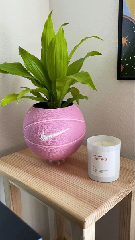 Basketball Planter, Koti Diy, Cute Bedroom Decor, Main Idea, Apartment Decor Inspiration, Room Makeover Bedroom, Room Makeover Inspiration, Cute Room Decor, Room Inspiration Bedroom