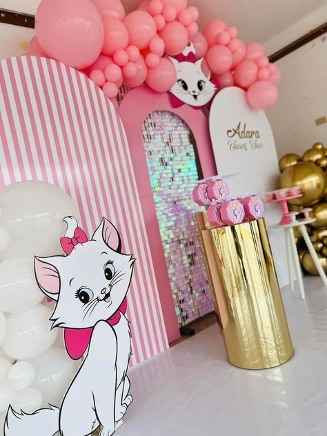 Aristocats Party, Cat Themed Birthday Party, Cat Nursery, Cat Birthday Party, Baby Birthday Cakes, Cat Themed, Event Themes, Cat Party, Themed Birthday Party