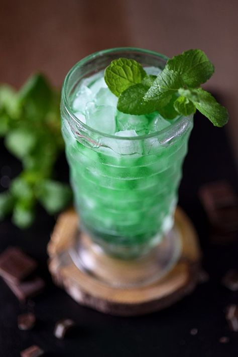 Grandpa’s Green Stinger Drink #cocktails #stpattysday Creme De Menthe Drinks, St Patricks Day Drinks, Craft Cocktail Recipe, Green Drink, Homemade Cocktails, St Patricks Day Food, After Dinner Drinks, Joy Filled Eats, Craft Cocktail