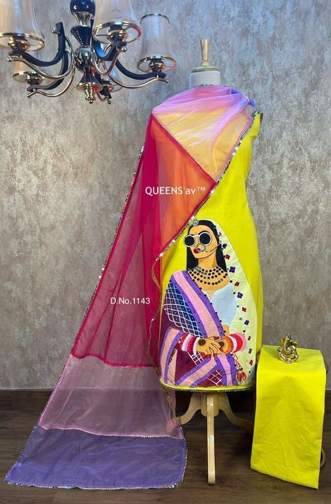 Pichwai Painting On Saree, Fabric Painting On Kurti, Saree Painting Designs, Kutch Work Designs, Fabric Paint Diy, Painted Clothes Diy, Saree Painting, Fabric Painting Techniques, Fabric Painting On Clothes