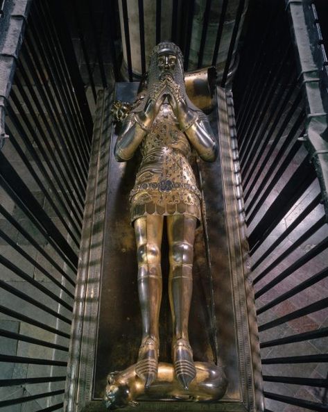 New Secrets of the Black Prince’s Tomb Revealed - The Vintage News Edward The Black Prince, Photo Expo, The Black Prince, Royal Ancestry, Canterbury England, Tudor Dynasty, Canterbury Cathedral, Medieval England, Medieval Life