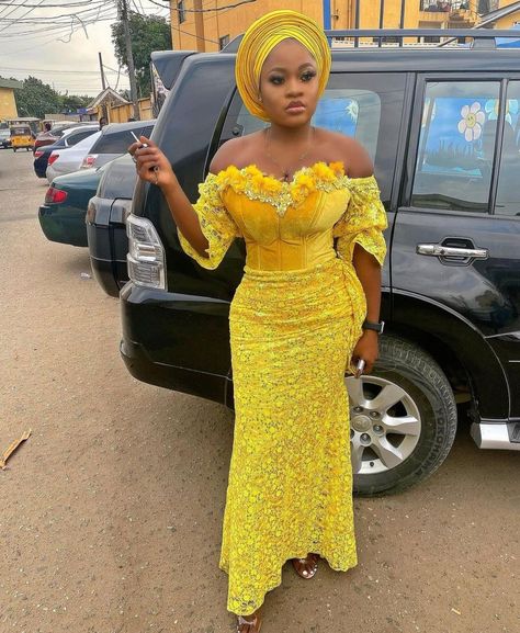 African’s Wedding/Fashion Blog on Instagram: “Mellow Yellow 💛👌 @mo_bewa Dress @ballsycollections 👸 #asoebi_styles” Lace Dress Styles Nigerian, Lace Asoebi, Asoebi Lace Styles, Owambe Styles, Nigerian Lace Dress, Aso Ebi Lace, Aso Ebi Lace Styles, Lace Dress Classy, Yellow Lace Dresses