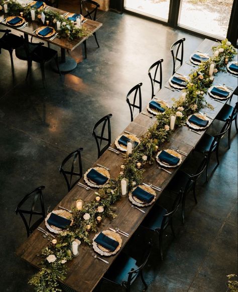 Navy Blue Long Table Wedding, Black And Blue Wedding Colors, Wedding Sitting Arrangement, Harvest Table Wedding Decor, Indigo Table Setting, Navy Blue Wedding Table Settings, Navy Blue And Brown Wedding, Dark Blue Wedding Table, Navy Wedding Reception