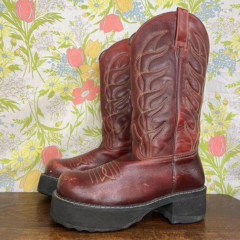 kaylee ¨̮ on Instagram: "VTG 90s John Fluevog Dark Red Platform Cowboy Boots ♥️SOLD♥️ •great worn condition, scuffs on toes and cracks in side piping. paint marks on leather. the soles are splitting in two areas. can be reglued/repaired or worn as is at the moment. see all photos for wear! •tagged a womens US size 9, runs smaller. best fit is a womens 8/8.5 measurements: insole-10” heel-2.5” front platform-1.5” toe bed-3.15” (8cm) height-14.5” around opening-15” #johnfluevog #johnfluevogboo John Fluevog Cowboy Boots, Platform Cowboy Boots, Red Cowboy Boots, Red Platform, John Fluevog, Concert Outfits, Style 2023, Wanda Maximoff, Scarlet Witch