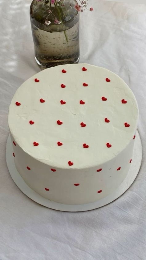 Cake With Tiny Hearts, Birthday Cake With Hearts On It, Cute Mini Cakes Aesthetic, Round Cake With Heart Design, White Cake With Pink Hearts, Heart Decorated Cake, White Heart Cake Aesthetic, Small Heart Cakes Valentines Day, Pinterest Heart Cake