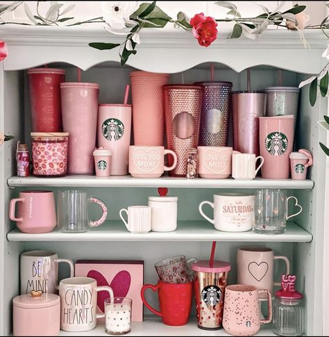 Starbucks Cups Organization Ideas, Starbucks Cup Display, Starbucks Tumbler Collection Display, Starbucks Cup Organization, Starbucks Cups Display, Starbucks Cups Collection, Resep Starbuck, Cup Display, Disney Coffee Mugs