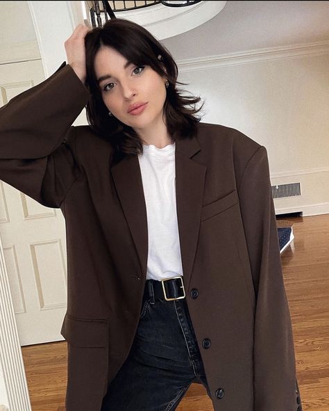 Blazer Marrone Outfit, Blazer Marron Outfit, Brown Blazer Outfit Casual, Brown Blazer Outfits For Women, Dark Brown Blazer Outfit, Brown Blazer Outfit, Blazer Marron, Suede Jacket Outfit, Blazer Outfits Casual