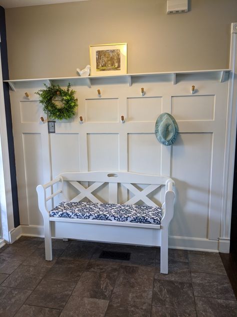 Wall Coat Racks Entryway, Entryway Wall Coat Hooks, Entryway Coat Wall, Entrance Coat Hooks, Coat Hook Panelling, Hallway Hook Ideas, Hooks For Coats Entrance, Farmhouse Coat Hooks Entrance, Entryway Wall Coat Rack