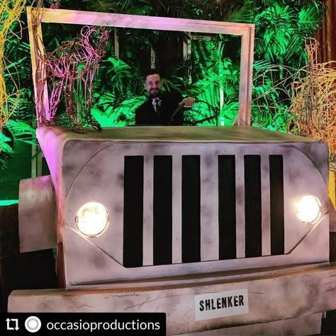 Safari Photo Booth, Safari Jeep, Safari Photo, Jeep Photos, Dj Booth, Safari Party, Booth Ideas, Safari Theme, A Truck