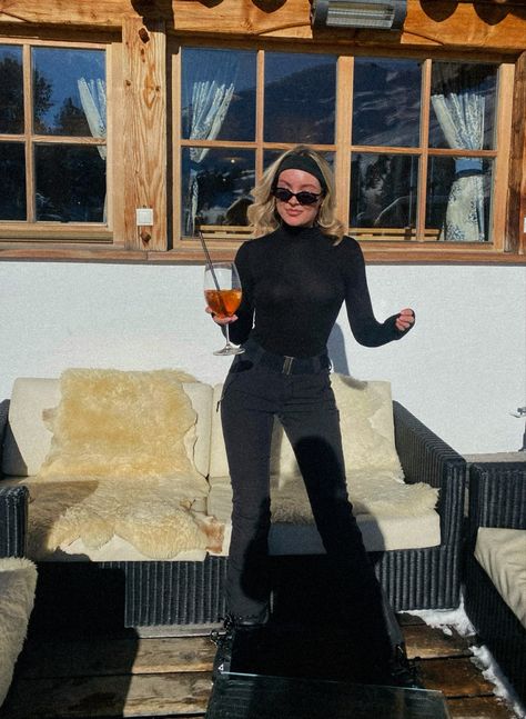 Mountain Dinner Outfit, Ski Bunny Aesthetic, Chamonix France Winter Outfits, Ski Inspo Outfits, Woman’s Ski Outfit, Apres Ski Outfits For Women Party, Ski Mountain Outfits, Ski Lodge Aesthetic Outfits, European Ski Outfit