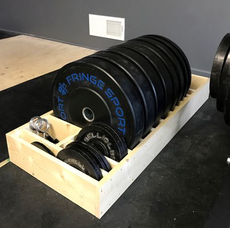 Learn how to make your very own weight plate toaster rack! Detailed step by step instructions on how to complete this easy project, plus all the reasons why you should. Hint- it's a really easy starter project! Gym Storage Ideas, Bumper Plate Storage, Garage Gym Diy, Crossfit Garage Gym, Diy Bumper, Homemade Gym Equipment, Home Made Gym, Home Gym Basement, Gym Organizer