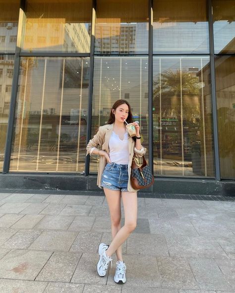 Singapore Outfit, Korean Casual Outfits, Casual Day Outfits, Don Juan, Korean Girl Fashion, Classy Casual Outfits, Matches Fashion, How To Pose, Casual Style Outfits