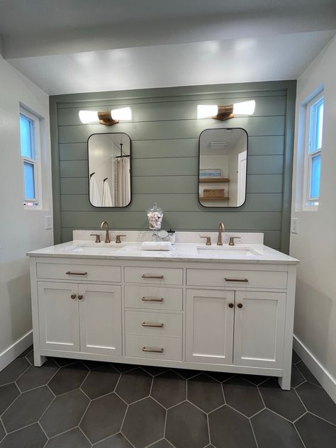 Sherwin Williams Alabaster SW 7008: Paint Color Review - Kylie M Interiors Basement Full Bathroom Ideas, Sherwin Williams Alabaster Cabinets, Alabaster Bathroom, Alabaster Sherwin Williams, Modern Home Trends, Obx House, Kylie M Interiors, Decor Checklist, Remodeling Trends