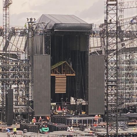 so this is where the folklore cabin goes when its not being used.. IT GOES UP!? Eras Tour Stage, Folklore Cabin, Concert Stage, Taylor Swift Funny, Taylor Swift Concert, Taylor Swift Fan, Taylor Alison Swift, The Stage, Eras Tour