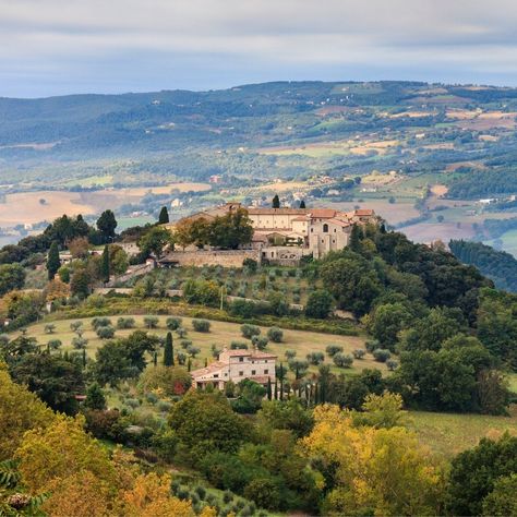 Umbria Fall Itinerary - Small Group Tour by Untold Italy Untold Italy, Fall Itinerary, Italy October, Wine History, Truffle Hunting, Umbria Italy, Country House Hotels, Italy Tours, Group Tours