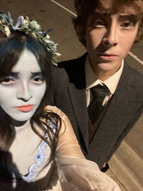 Corpse bride, couples costume, emily and victor,halloween costune, couple coatume idea Emily And Victor Halloween Costumes, Corpse Bride And Groom Halloween, Corpse Bride Duo Costume, Victor Makeup Corpse Bride, Couple Costume Anime, Emily From Corpse Bride Costumes, Victor Halloween Costume, Victor Van Dort Costume, Bride Couples Costume