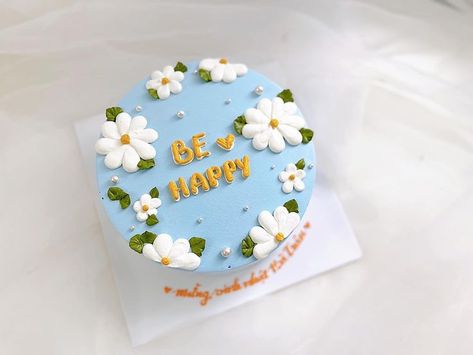 Floral Cake Floral Bento Cake, Bento Cake Design, Bento Cake, Cute Birthday Cakes, Floral Cake, Box Cake, Cute Cakes, Easy Cake, Cake Decoration